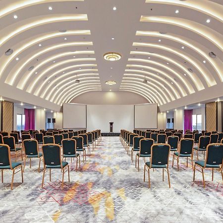 Mercure Pontianak City Center Экстерьер фото