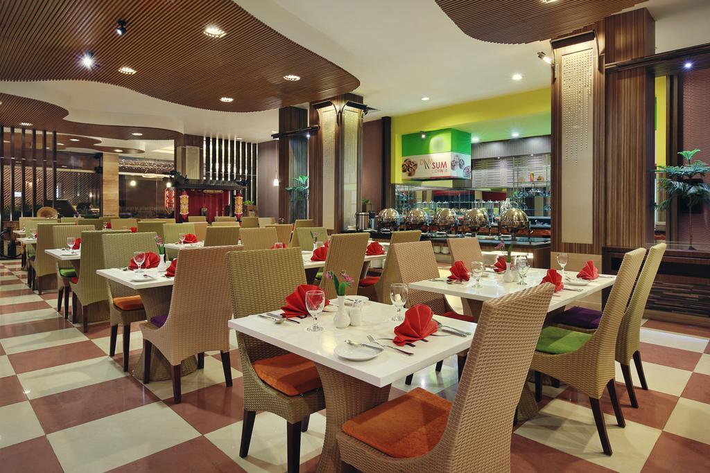 Mercure Pontianak City Center Экстерьер фото