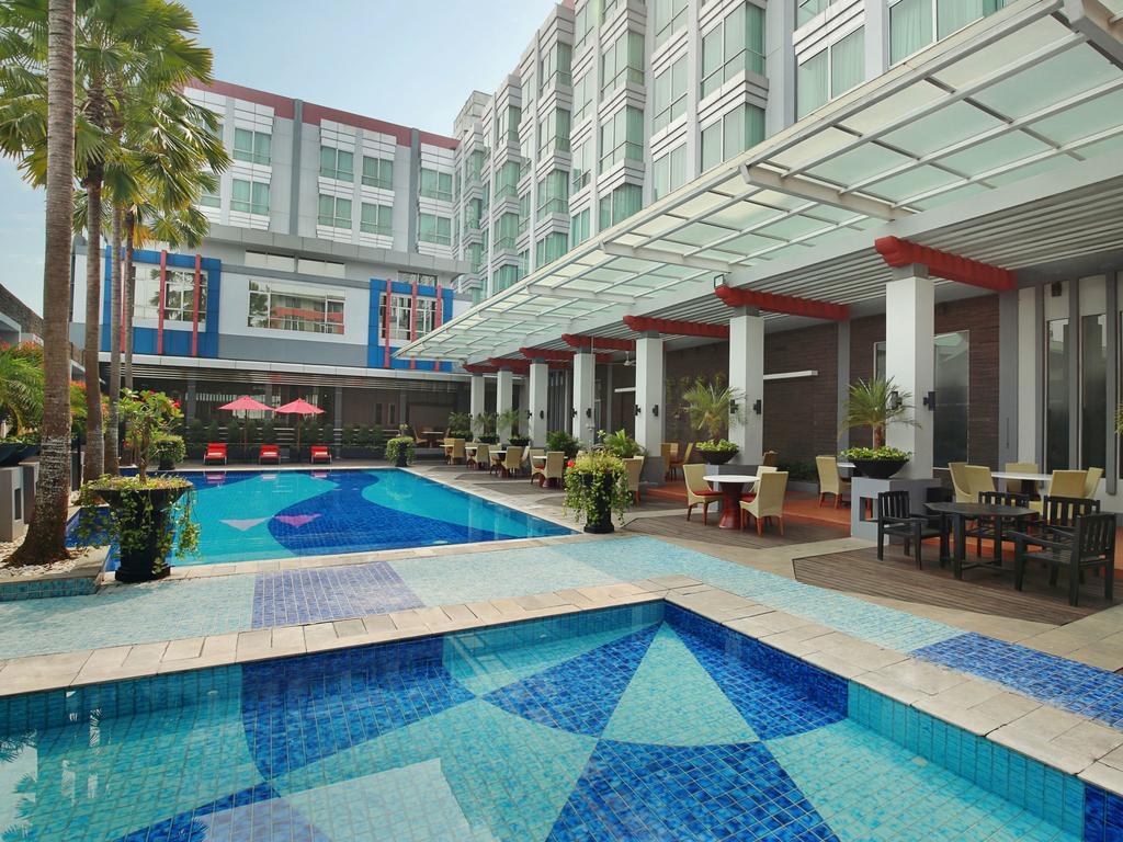 Mercure Pontianak City Center Экстерьер фото