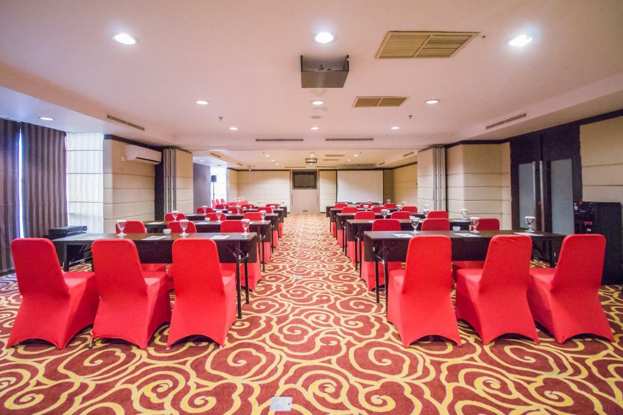 Mercure Pontianak City Center Экстерьер фото