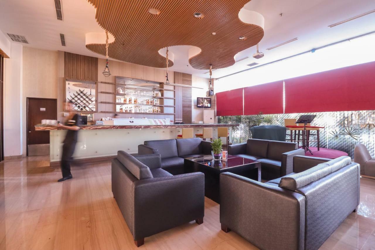 Mercure Pontianak City Center Экстерьер фото